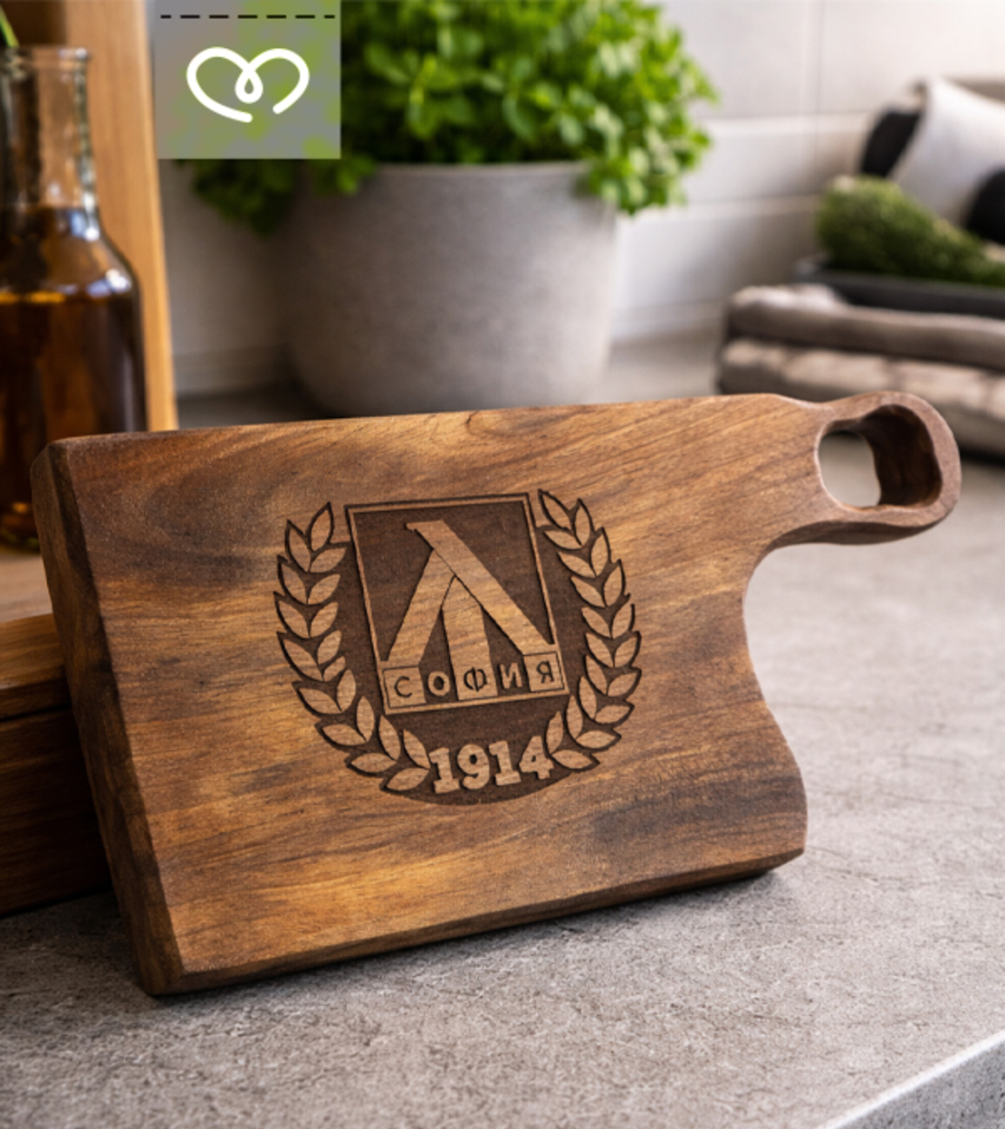 Дъска Левски лого, Дъска за мезета, Орехова дъска за подарък, Дървена дъска с лого подарък за футболен фен на Левски
