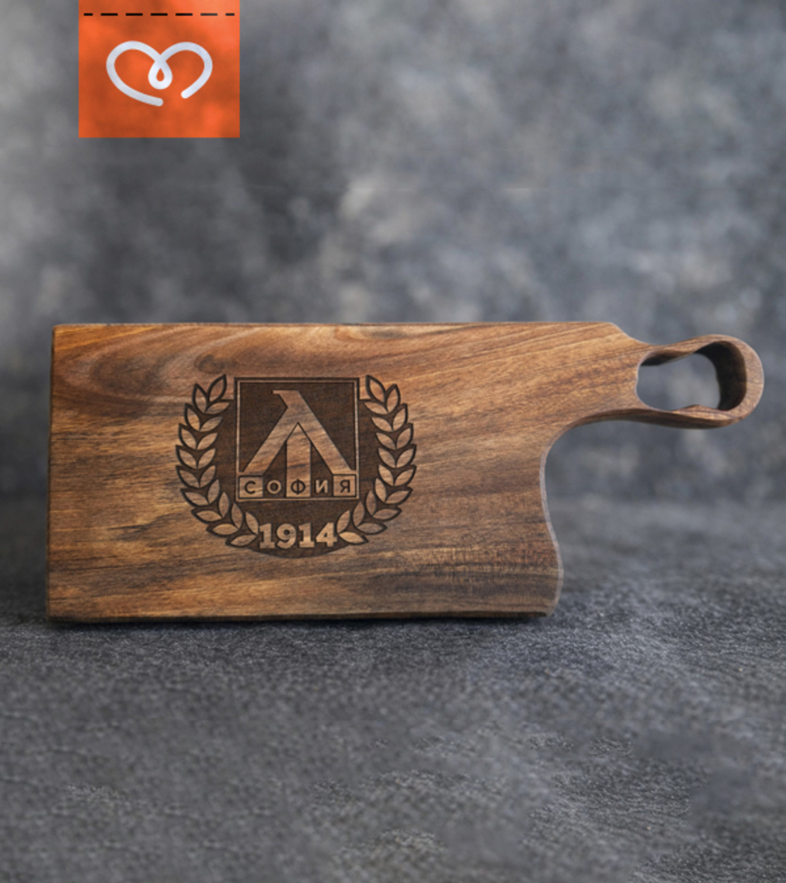 Дъска Левски лого, Дъска за мезета, Орехова дъска за подарък, Дървена дъска с лого подарък за футболен фен на Левски