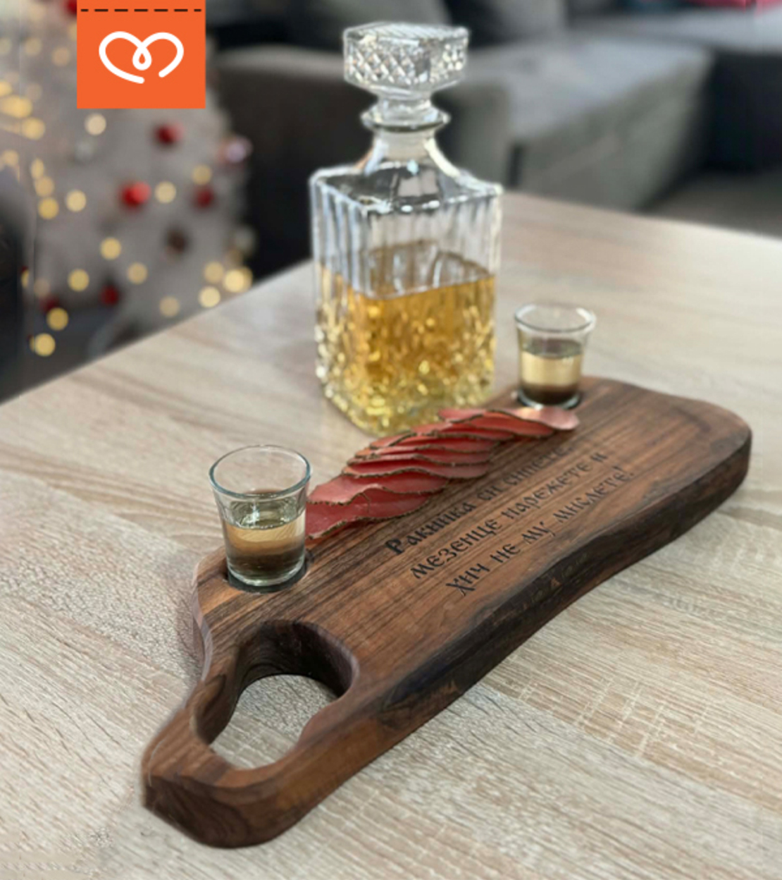 Орехова дъска с чашки за споделени мезета. Гравирана дървена дъска – оригинален подарък за мъж