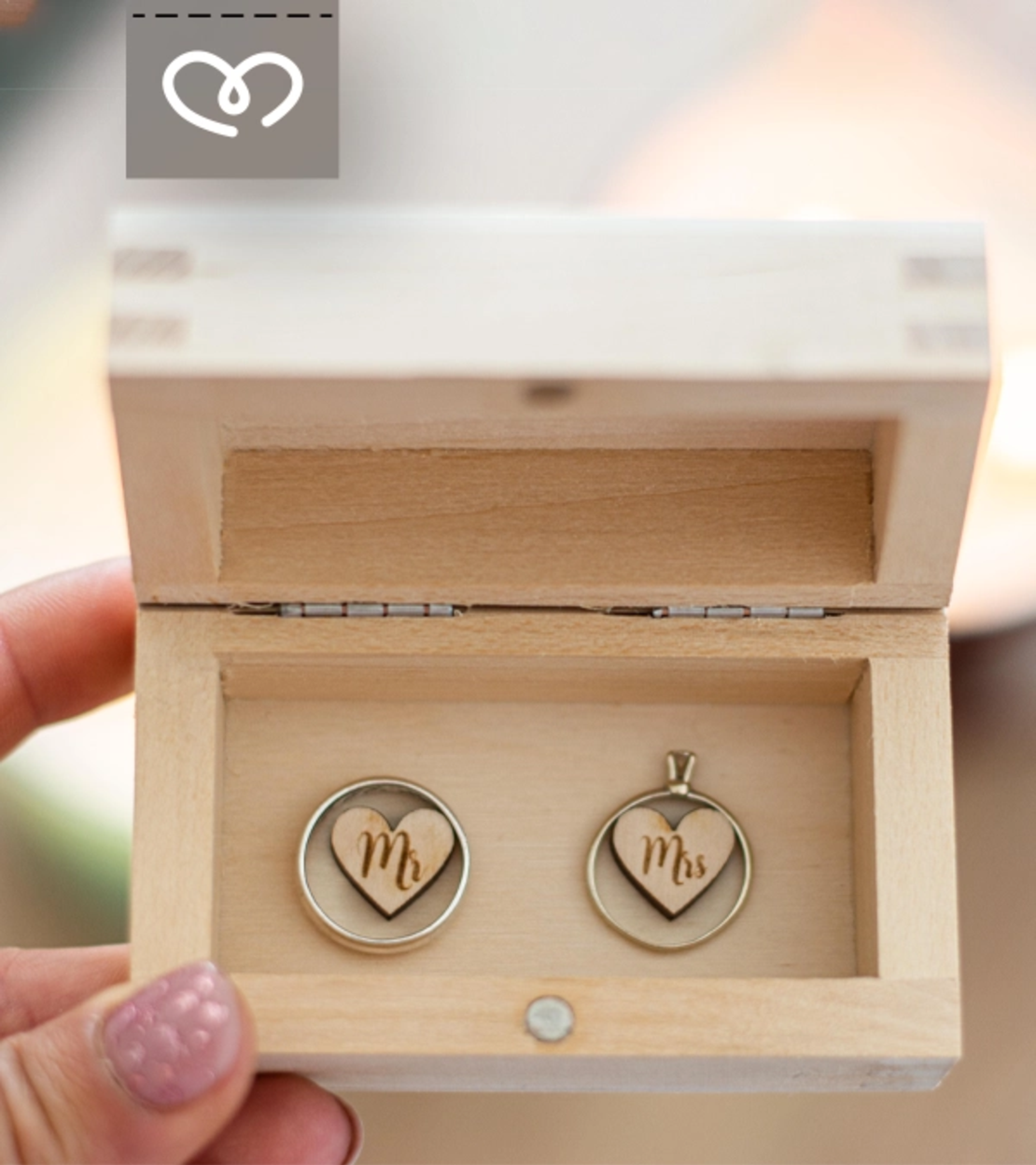 Дървена кутия за пръстени за бохо сватба с планини и имена