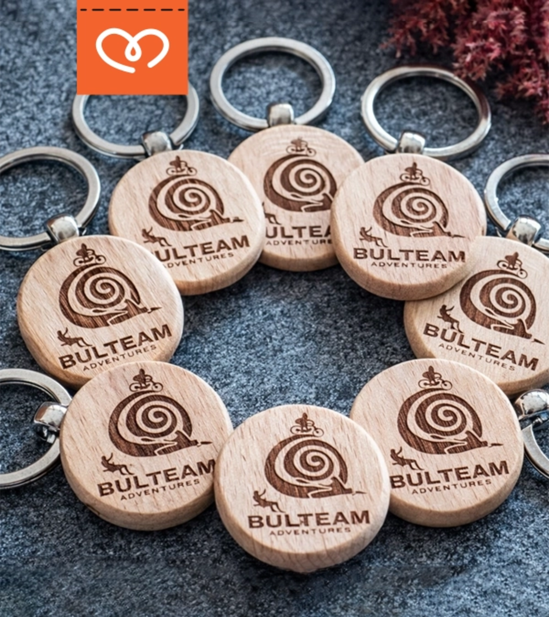 Ключодържател с лого – дървен персонализиран подарък