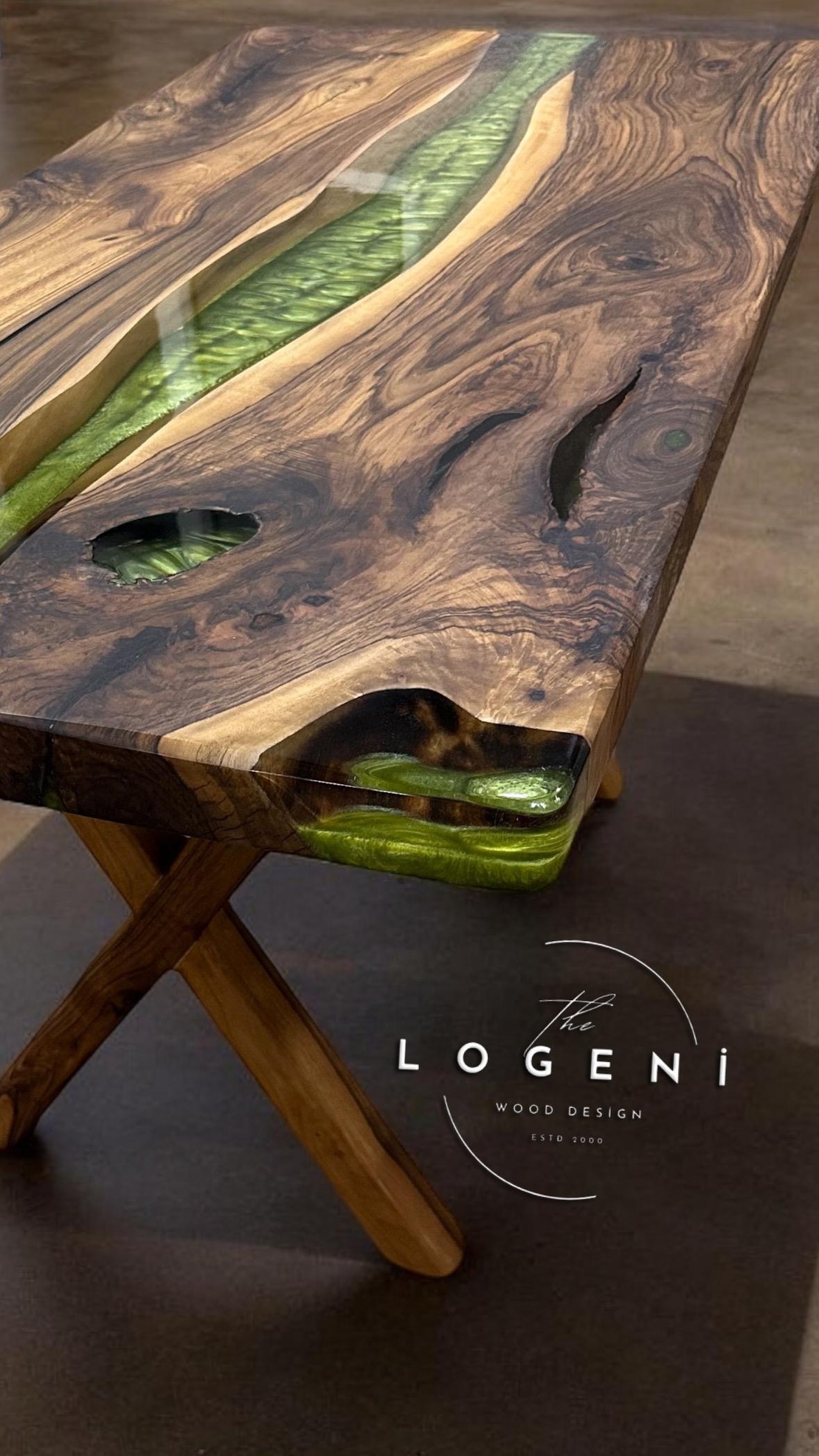Дизайнерска маса от масивно дърво с епоксидна смола – Green River | LogeniWood