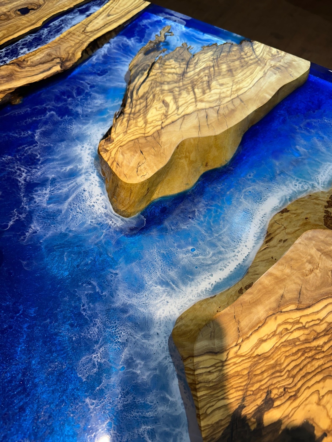 Ръчно изработена епоксидна маса с морски ефект – Ocean River Blue