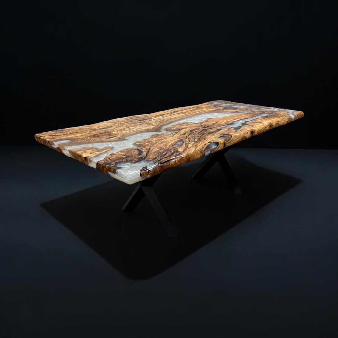 Ръчно изработена епоксидна маса от маслиново дърво