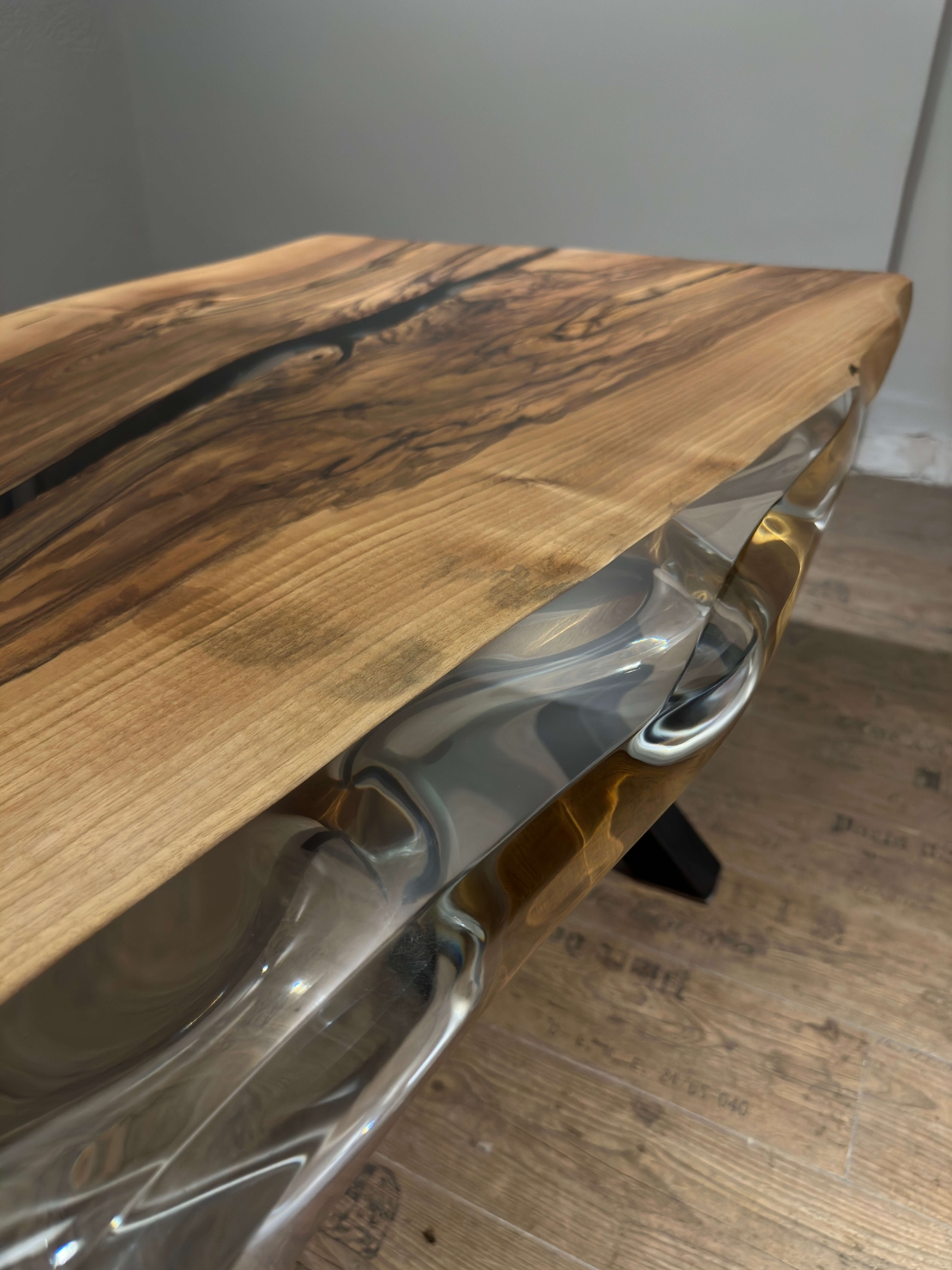 ръчно изработена прозрачна епоксидна маса от орех – 200/100 см