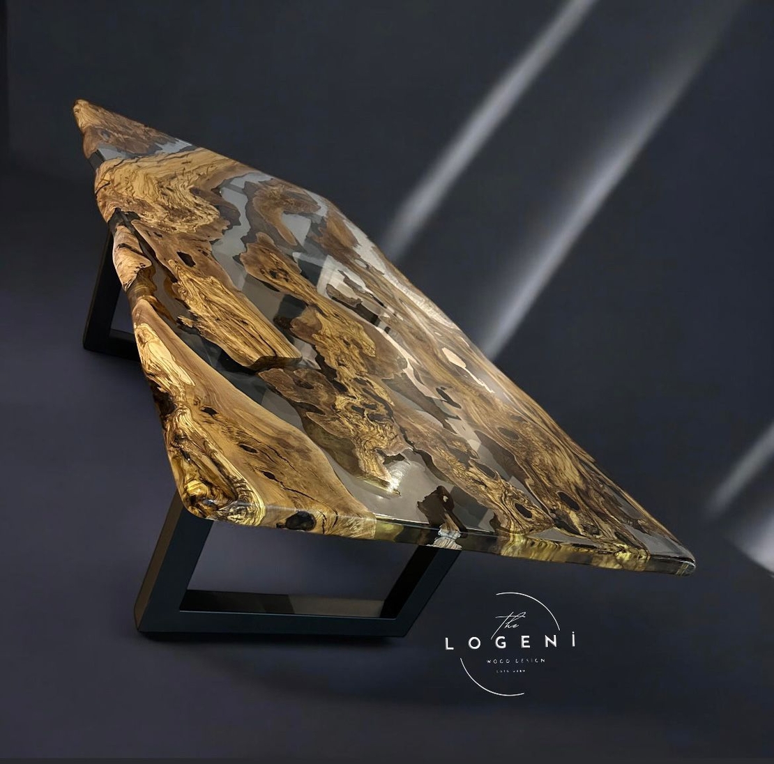 Луксозна дизайнерска маса от маслиново дърво и епоксидна смола