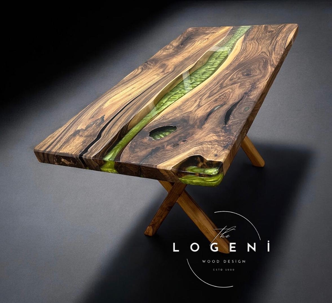 Дизайнерска маса от масивно дърво с епоксидна смола – Green River | LogeniWood