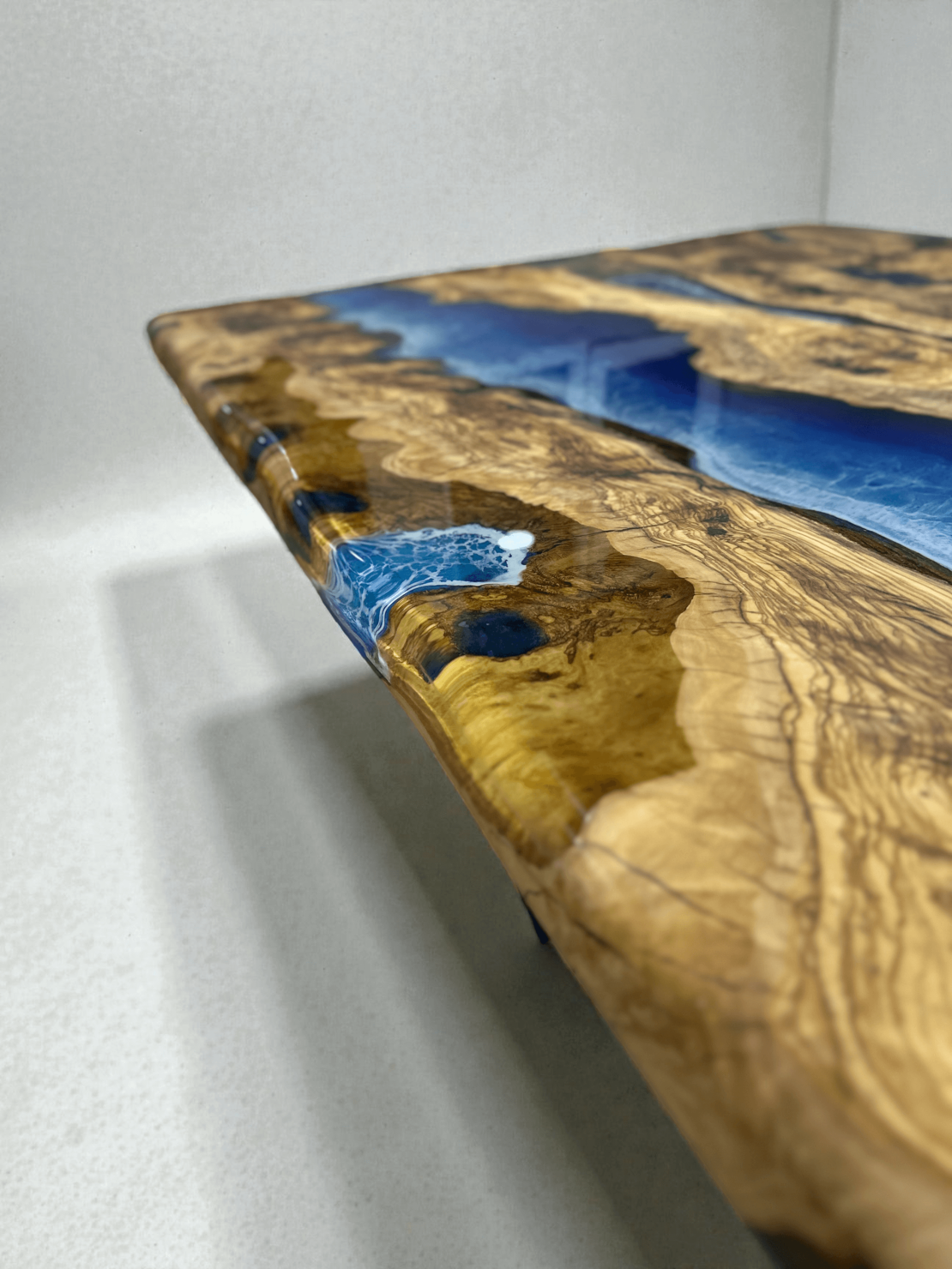 Ръчно изработена епоксидна маса с морски ефект – Ocean River Blue