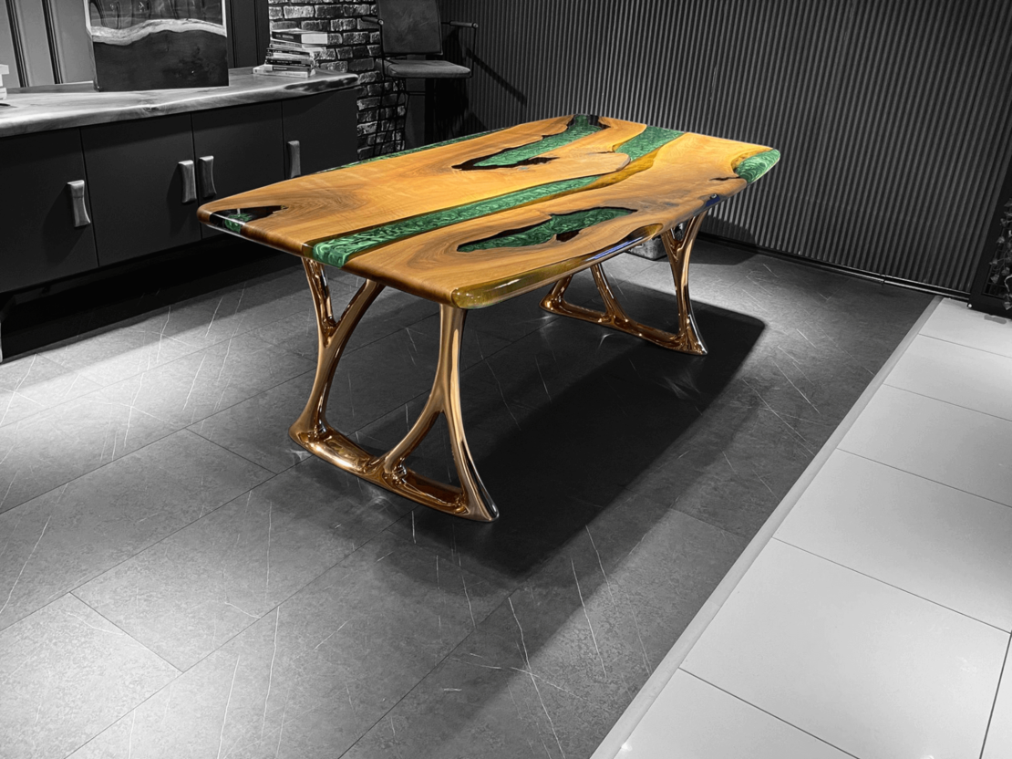 Ръчно изработена маса от масивно дърво и епоксидна смола – Зелен речен ефект