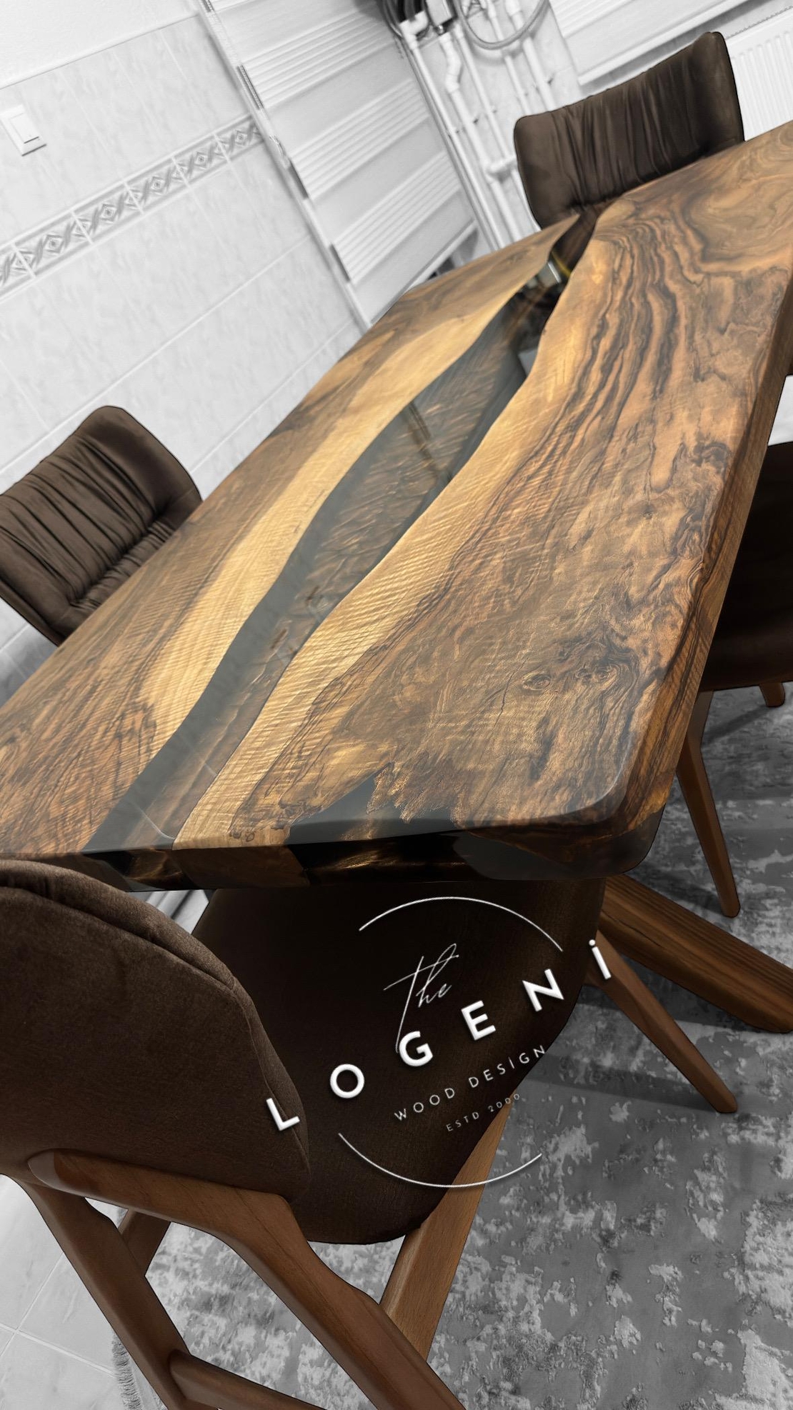 Кафяво пигментиран плот с прозрачен епоксид