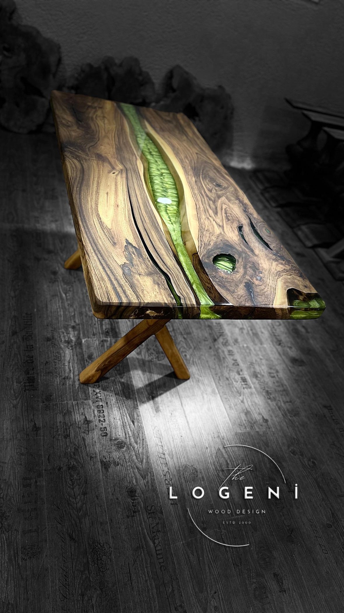 Дизайнерска маса от масивно дърво с епоксидна смола – Green River | LogeniWood
