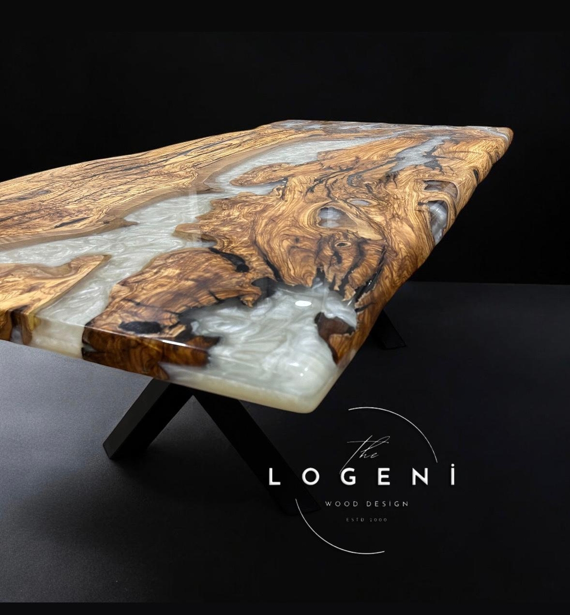 Ръчно изработена епоксидна маса от маслиново дърво