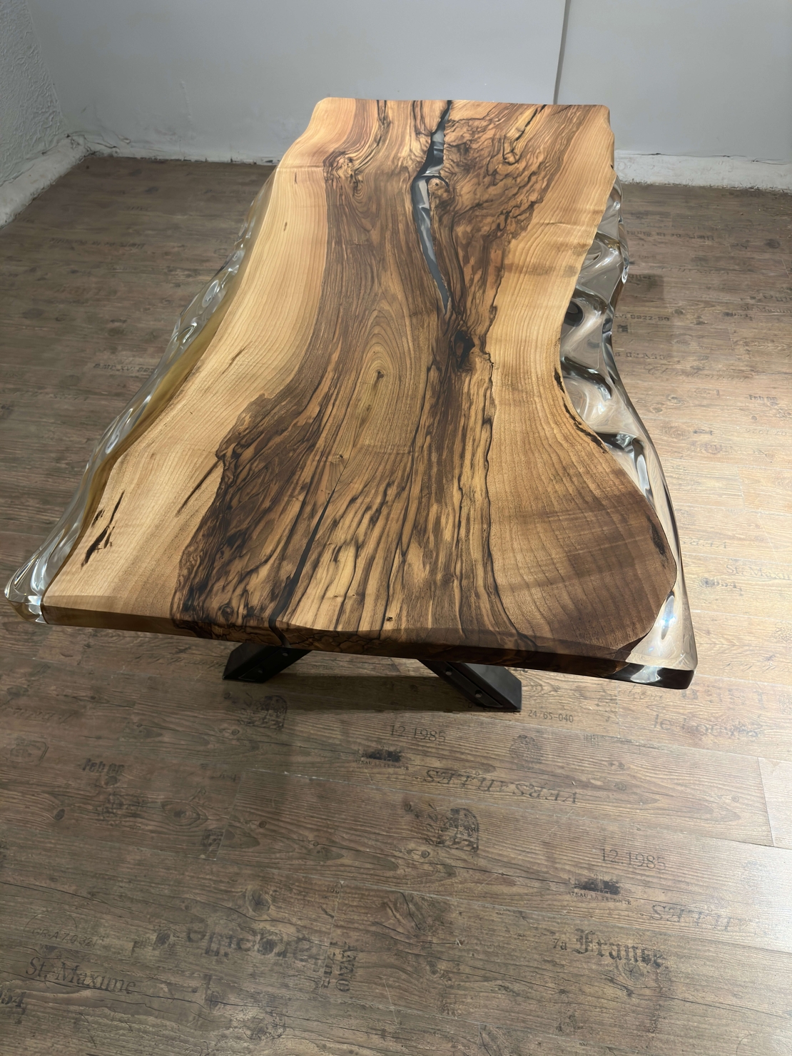 ръчно изработена прозрачна епоксидна маса от орех – 200/100 см