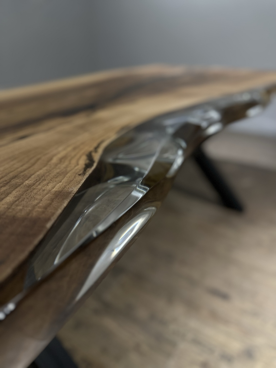 ръчно изработена прозрачна епоксидна маса от орех – 200/100 см