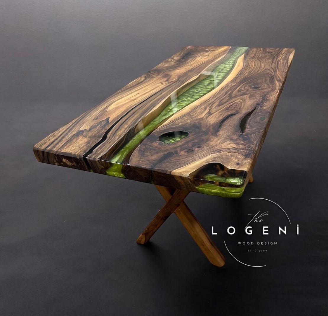 Дизайнерска маса от масивно дърво с епоксидна смола – Green River | LogeniWood