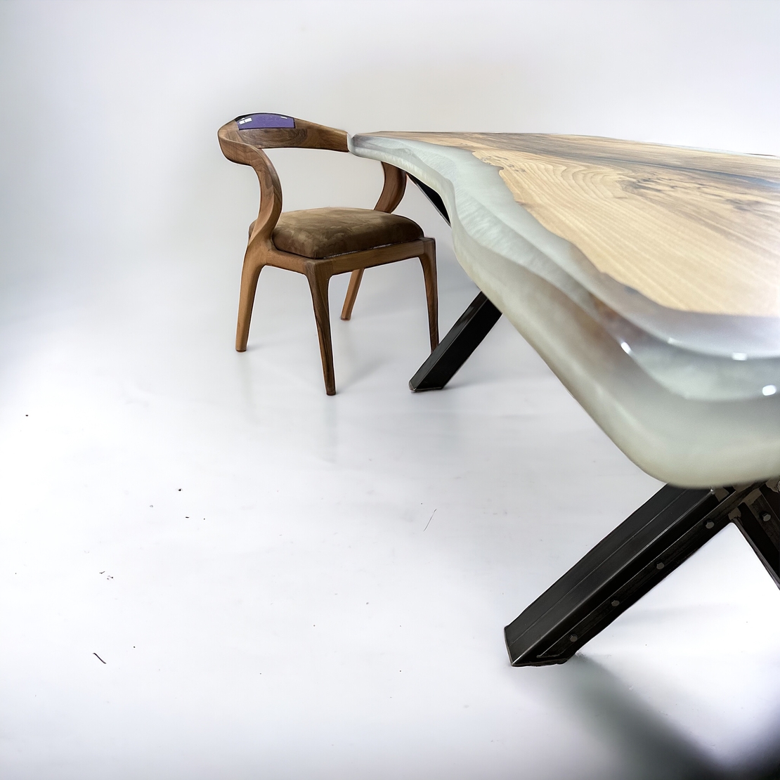 ✔ ръчно изработена епоксидна маса „Бяла Перла“ от орехово дърво