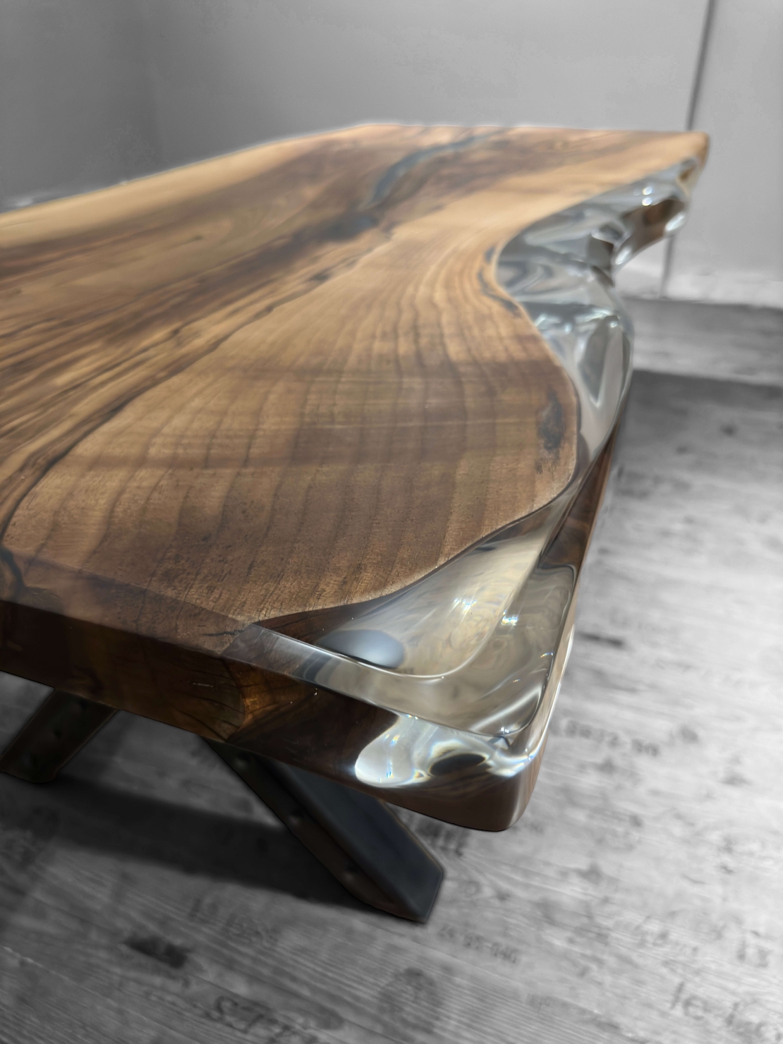 ръчно изработена прозрачна епоксидна маса от орех – 200/100 см