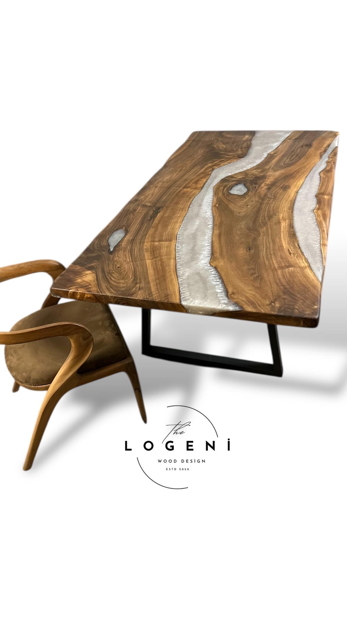 Ръчно изработена дизайнерска маса от масивно дърво и епоксидна смола