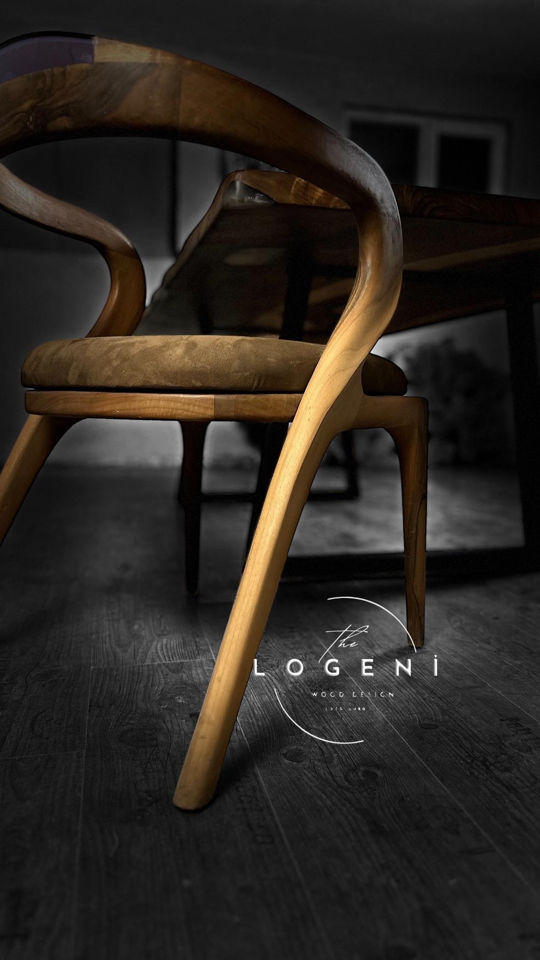 Ръчно изработена дизайнерска маса от масивно дърво и епоксидна смола