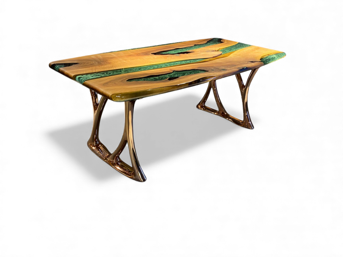 Ръчно изработена маса от масивно дърво и епоксидна смола – Зелен речен ефект