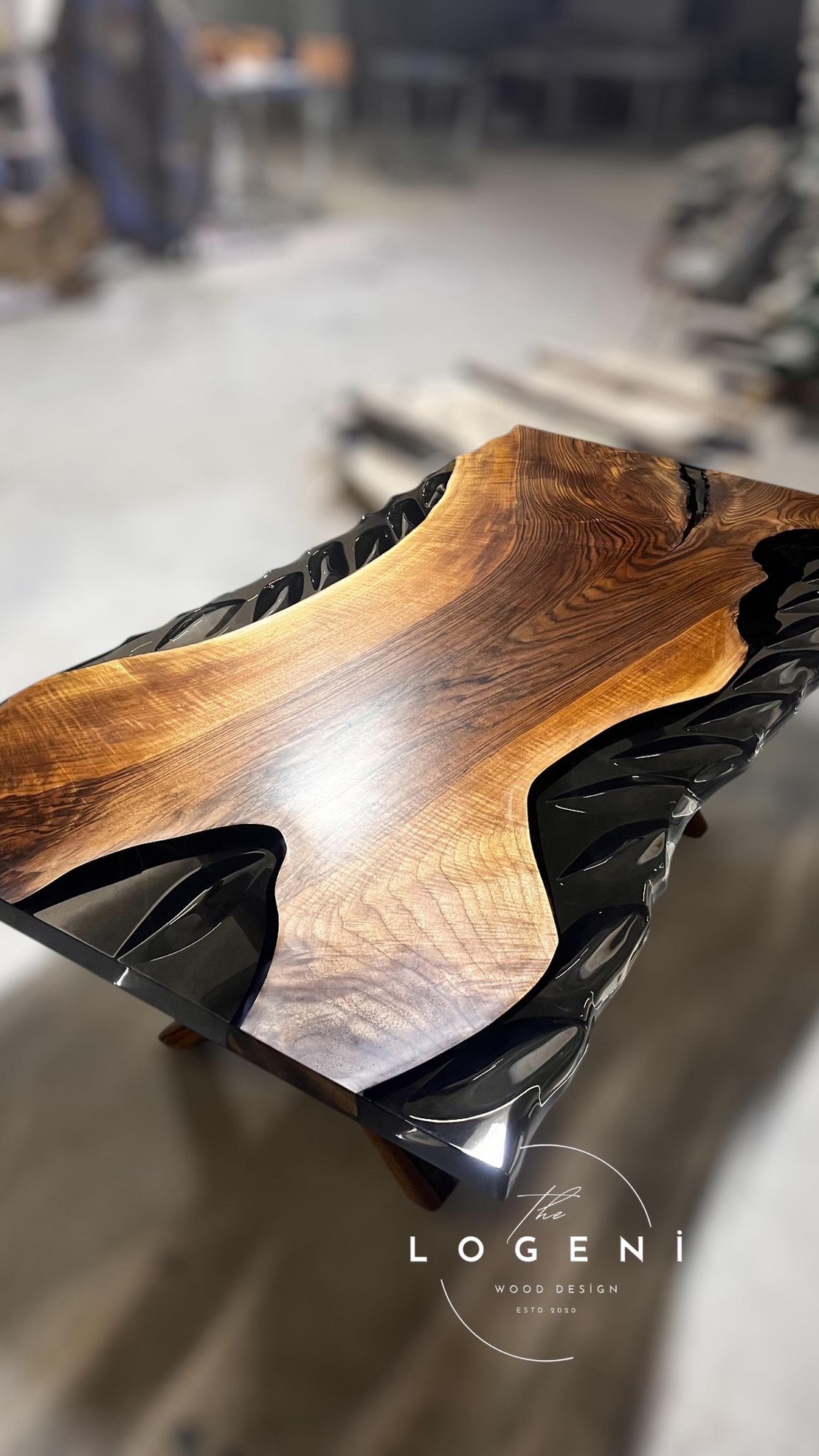 Дизайнерска маса от масивно дърво и епоксидна смола – LOGENI Wood Design