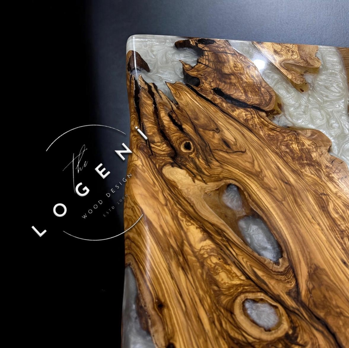 Ръчно изработена епоксидна маса от маслиново дърво