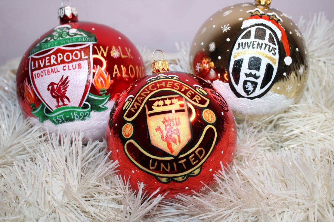 Стъклена коледна играчка с любим футболен отбор