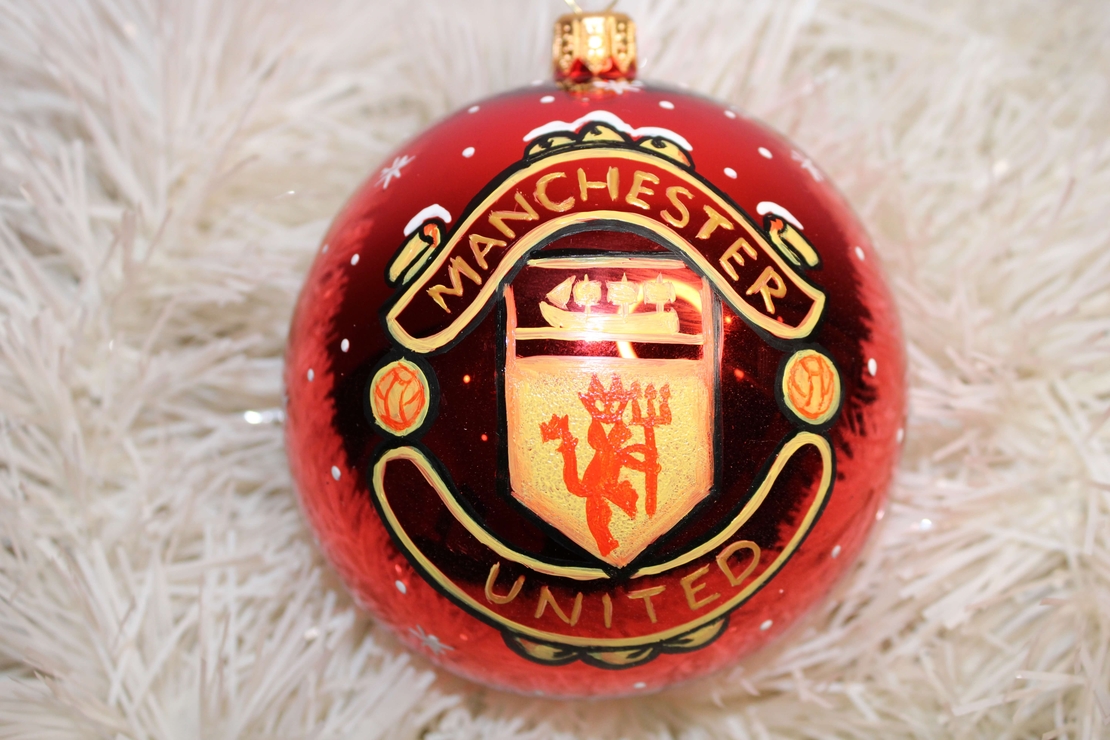 Стъклена коледна играчка с любим футболен отбор