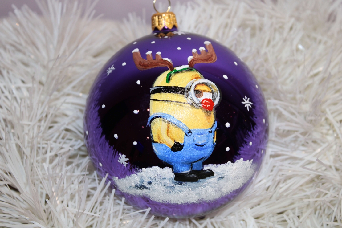 Стъклена коледна играчка - Миньон