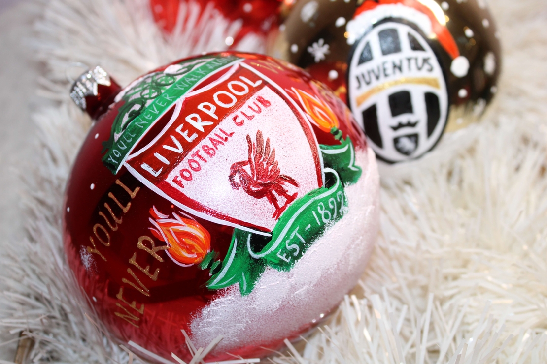 Стъклена коледна играчка с любим футболен отбор