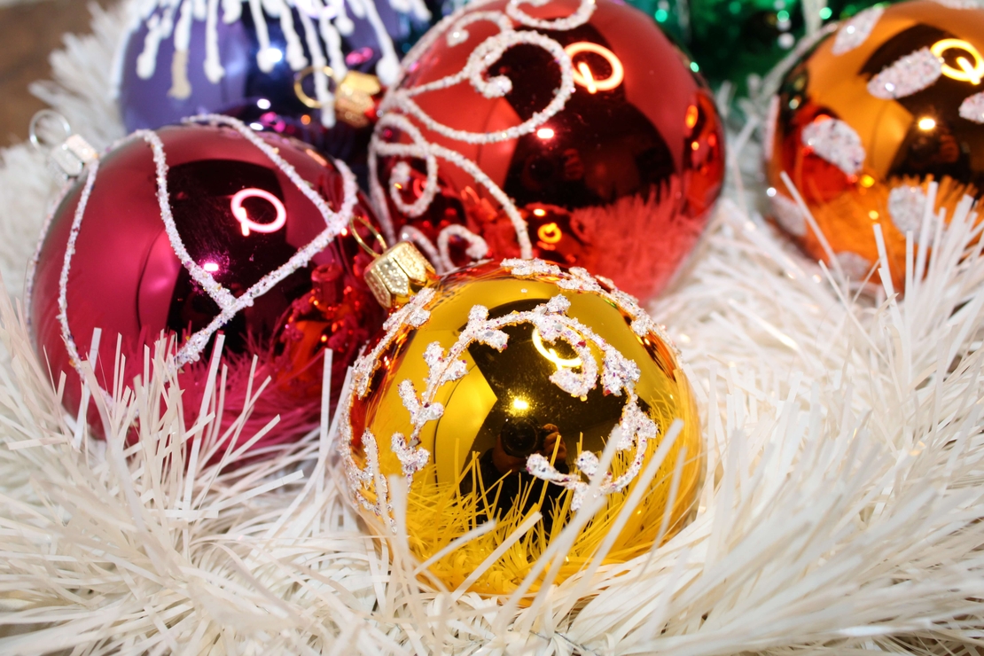 Стъклена коледна играчка 6см