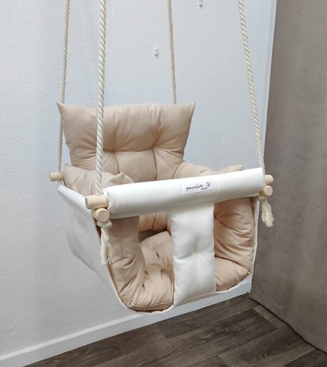 Луксозна бебешка люлка в бежово