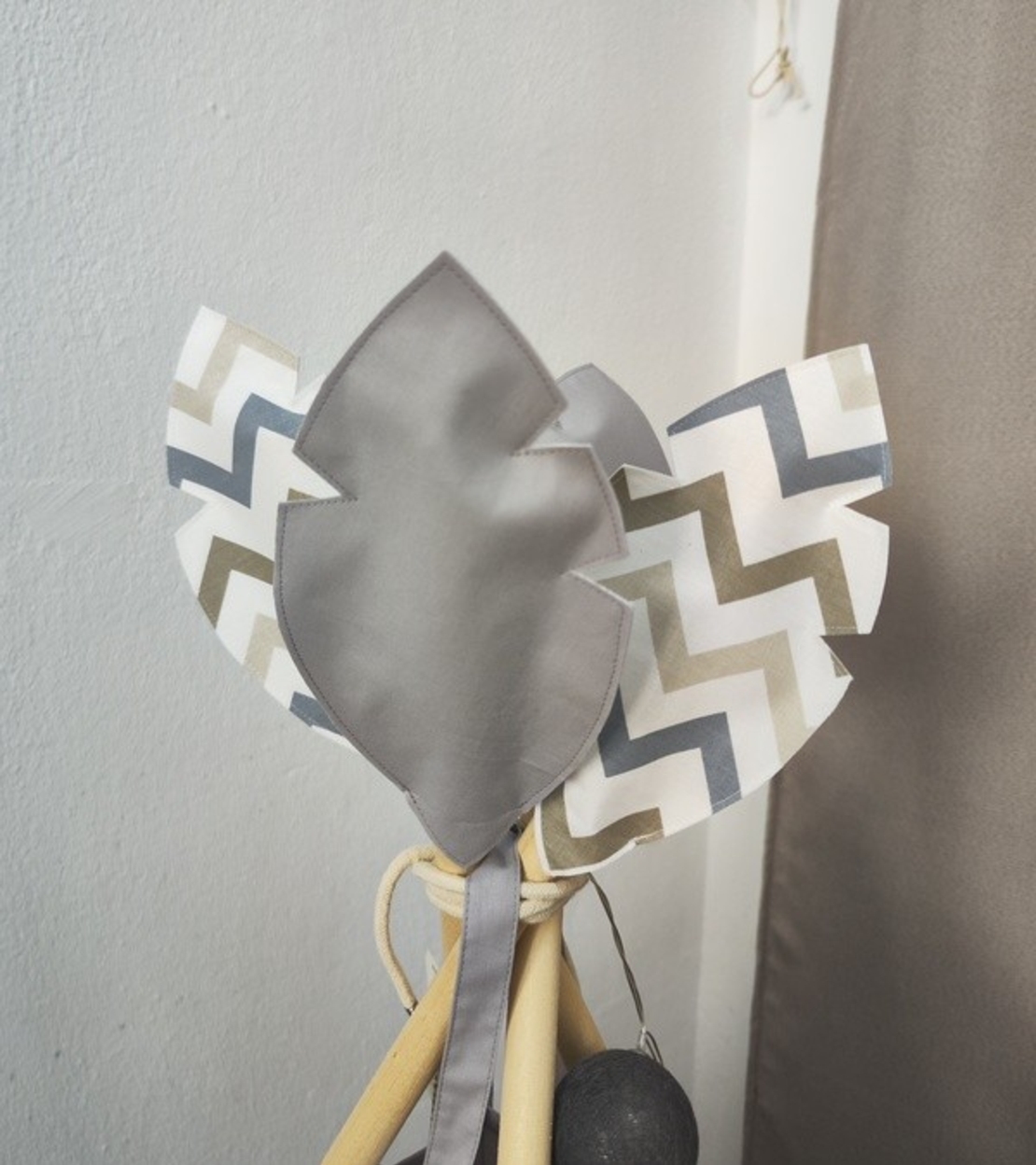 Едноцветна палатка в сиво с дебело килимче  - Лисици в гората