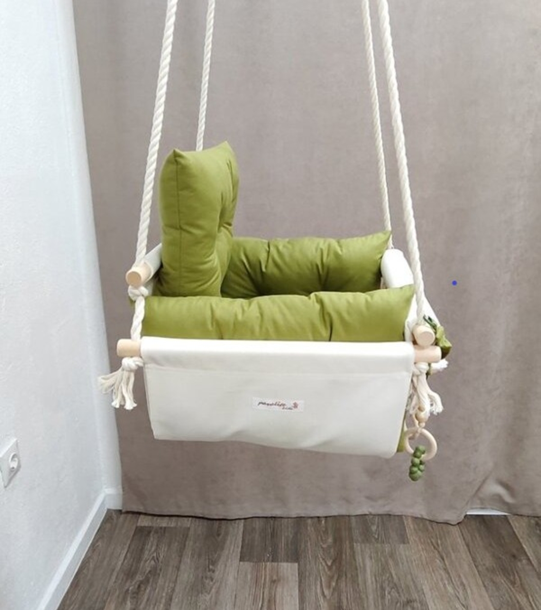 Луксозна бебешка люлка в пастелно зелено
