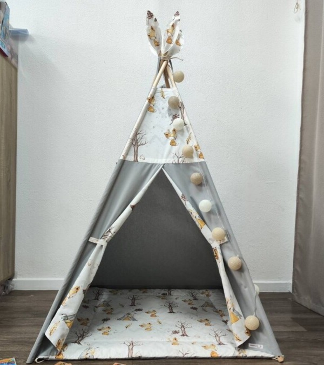 Едноцветна палатка с тънко килимче - Лисици в гората