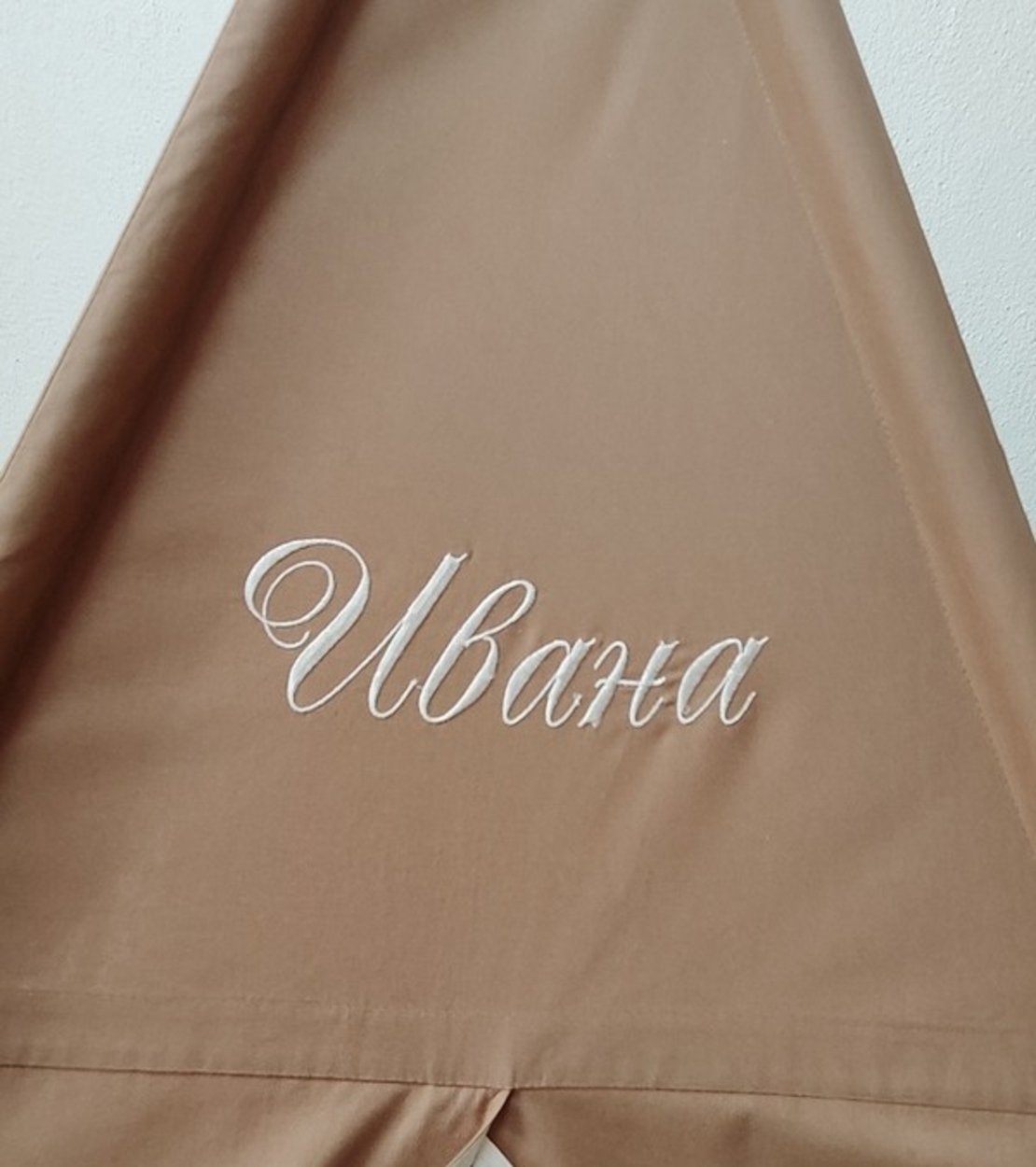 Едноцветна неутрална палатка с дълго килимче - 