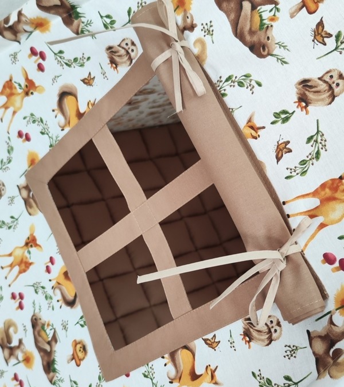 Детска палатка с дебело килимче на квадратчета в кафяво - 