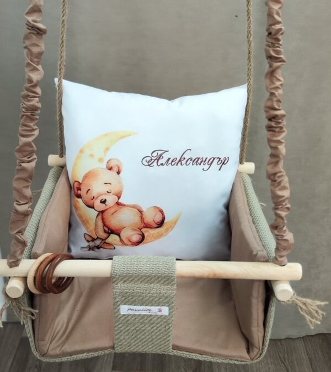 Бебешка люлка с принт на картинка - Мече върху луна в кафяво