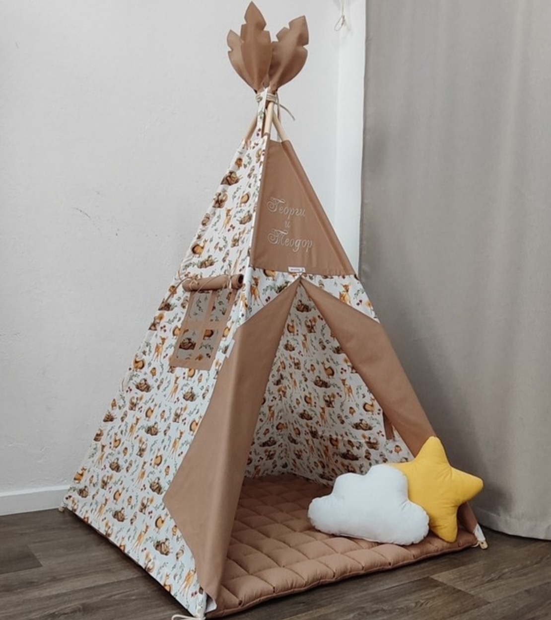 Детска палатка с дебело килимче на квадратчета в кафяво - 