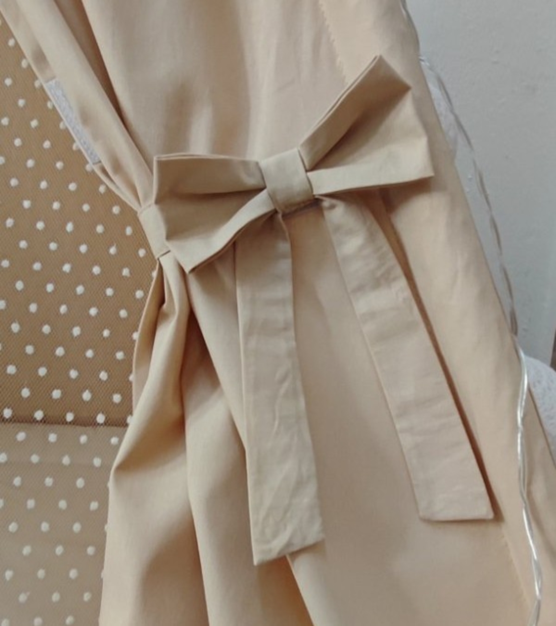 Едноцветна палатка в бежово за момиче с килимче на квадратчета - 