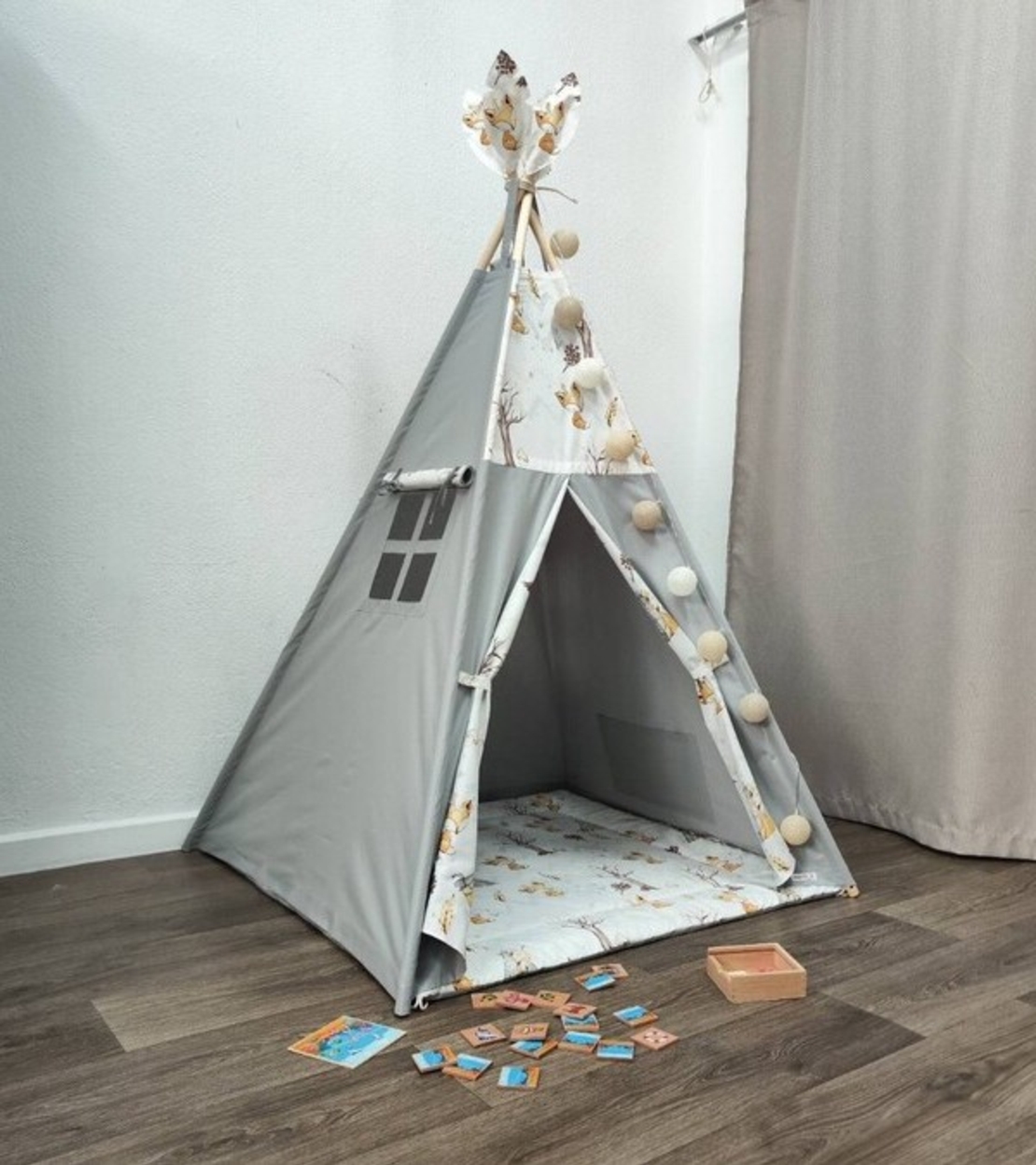 Едноцветна палатка с тънко килимче - Лисици в гората