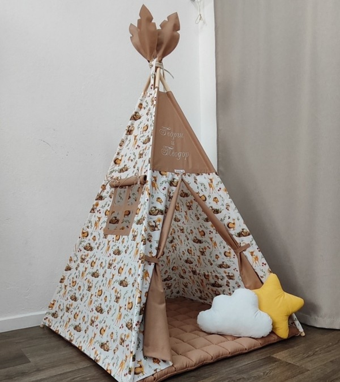 Детска палатка с дебело килимче на квадратчета в кафяво - 