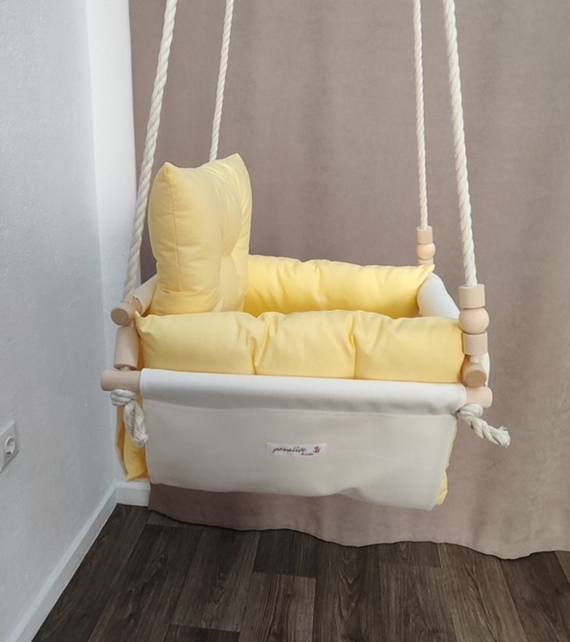 Луксозна бебешка люлка в жълто