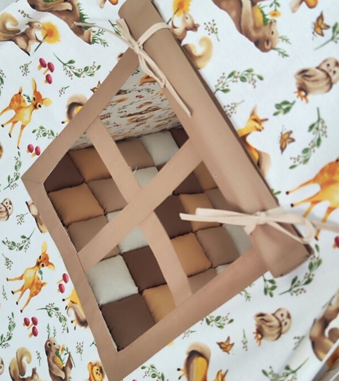 Детска палатка с дебело килимче на квадратчета - 