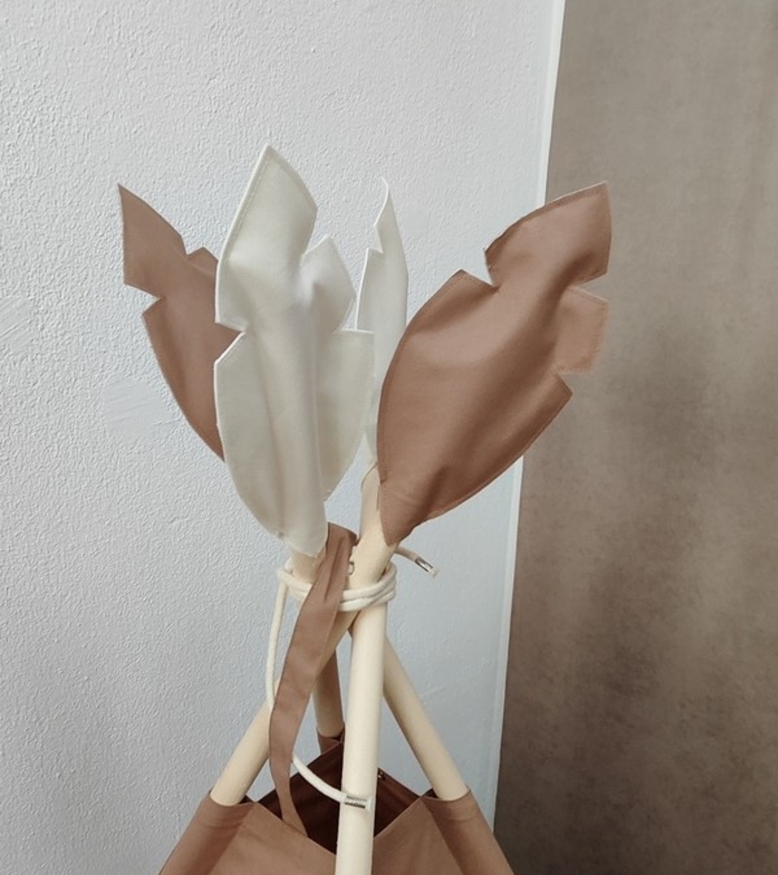 Едноцветна неутрална палатка с дълго килимче - 