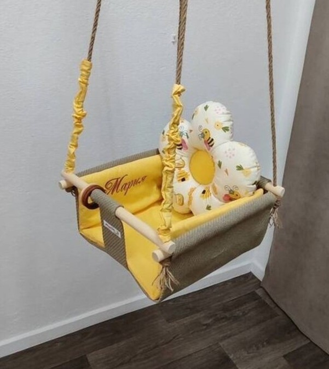 Бебеша люлка цвете - Пчелички