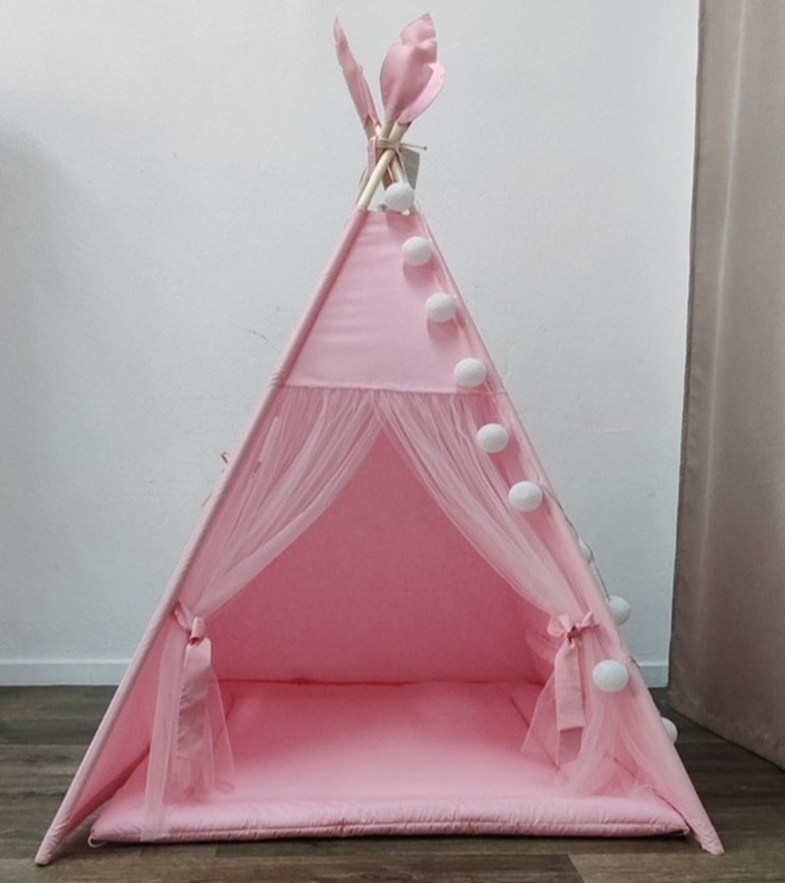 Едноцветна палатка за момиче в розово с тюл и дебело килимче