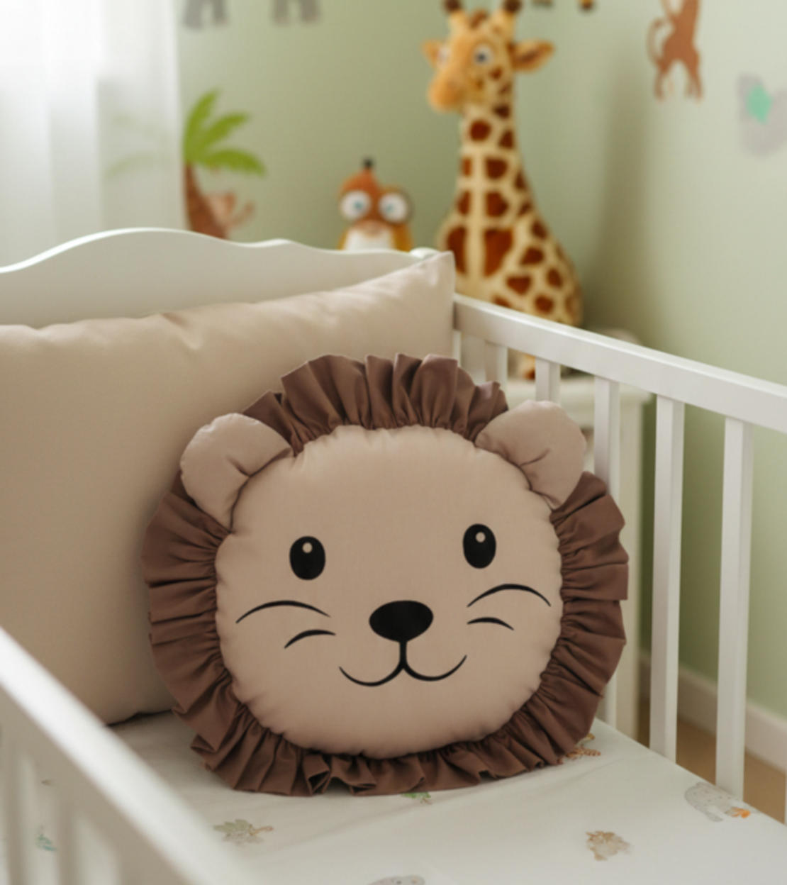 Декоративна възглавница лъвче с кафява грива