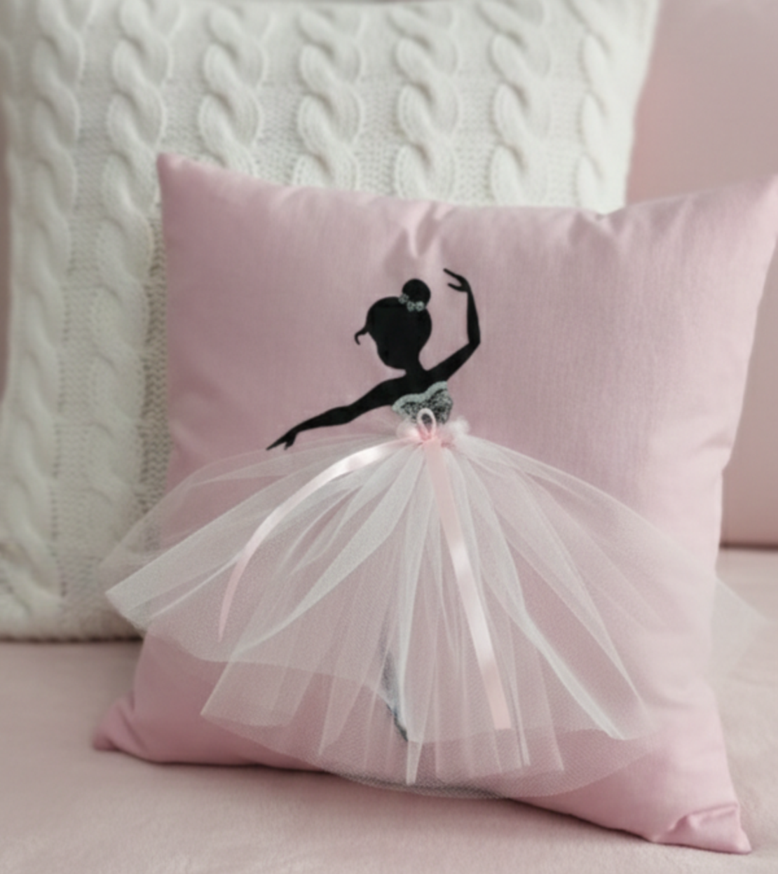 Декоративна възглавница балерина