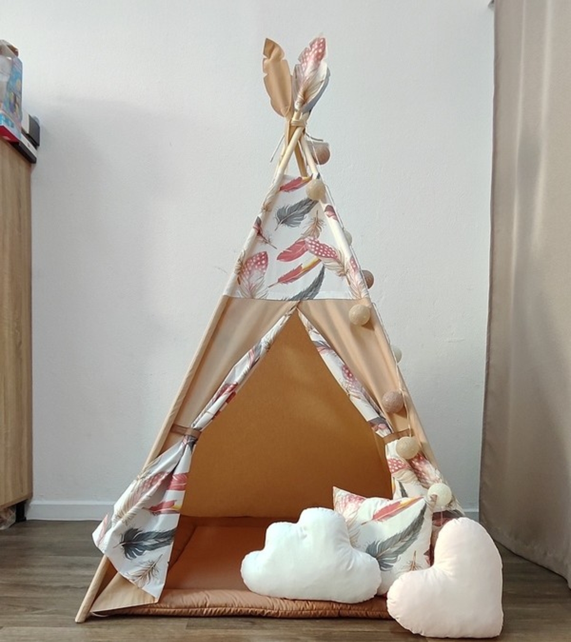 Едноцветна палатка с дебело килимче  -  Индианско типи